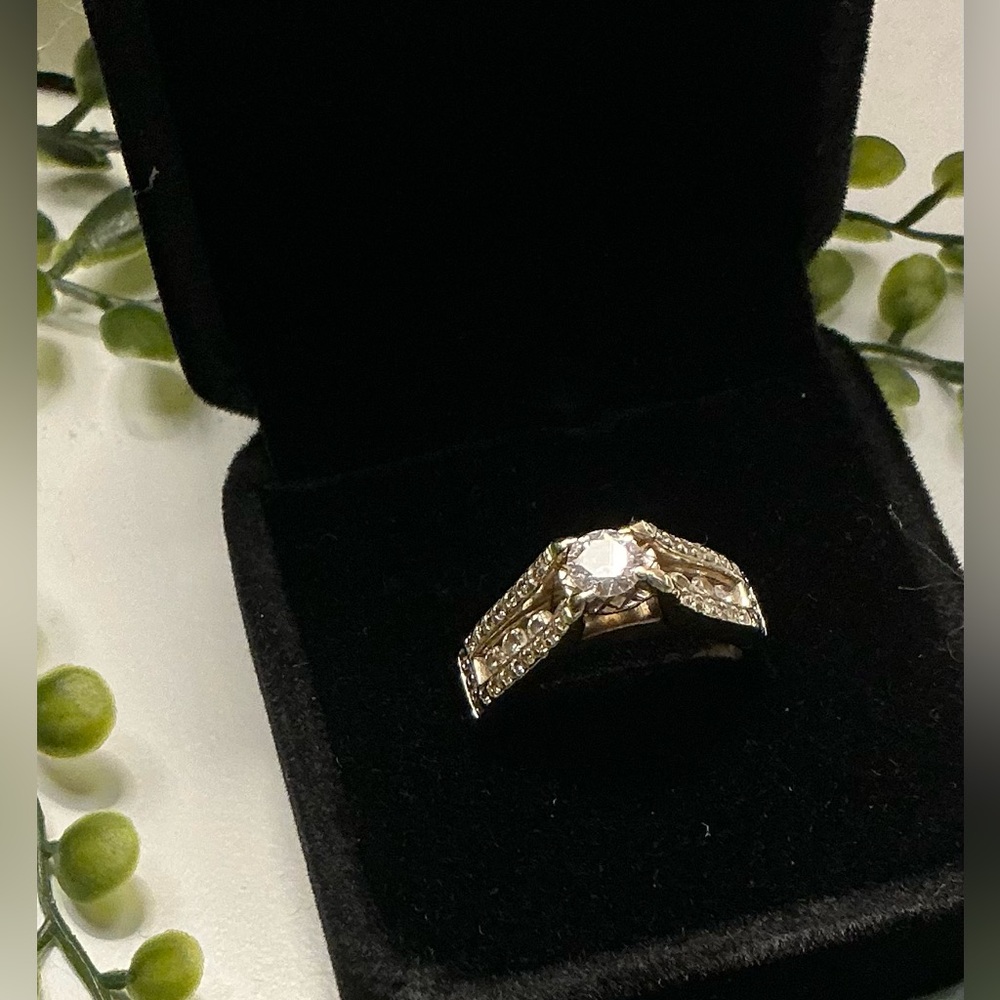 14K Gold 1.00 TDW Engagement Ring. Size in listing.